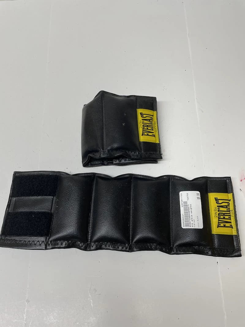 Shipping Included - Used Everlast 4 Lb Ankle Weights Exercise And Fitness Black