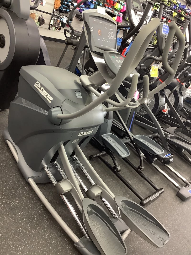 Shipping Included - Used Octane Q37 ELLIPTICAL Ellipticals Exercise & Fitness - Image 2