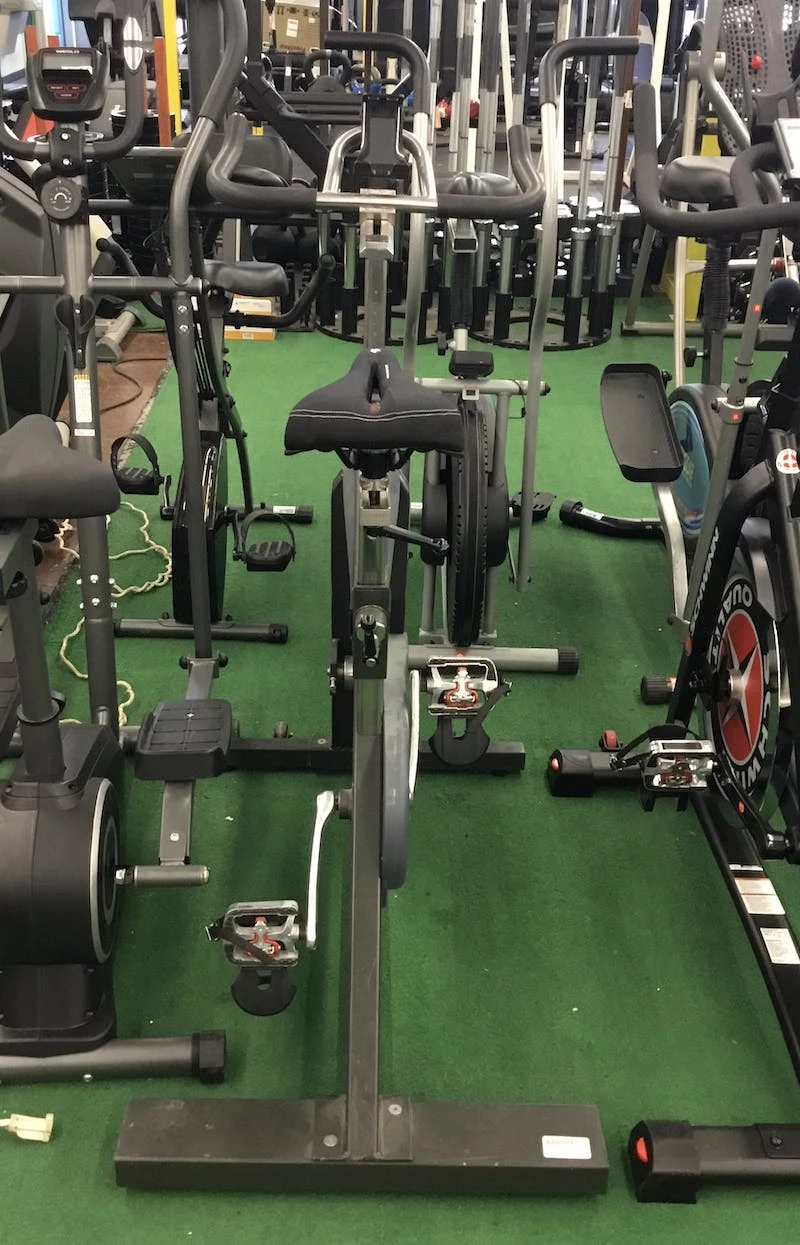 Best Price - Used Star Trac SPIN BIKE Fly Wheel Stationary Bikes Exercise & Fitness