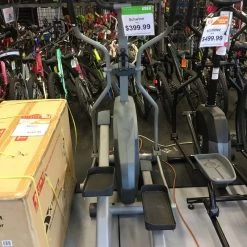 Free Shipping - Used Schwinn 418 Exercise & Fitness / Ellipticals