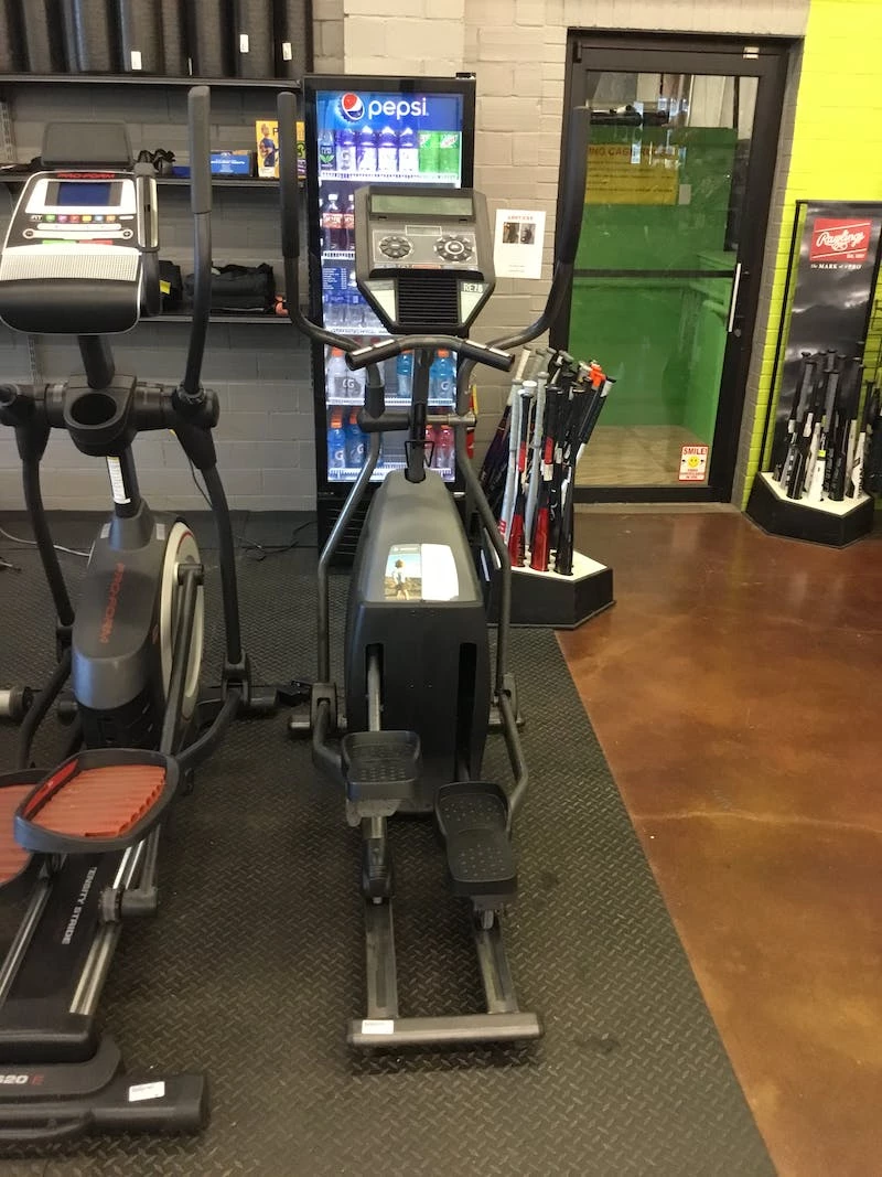 On Sale - Used Horizon RE7.6 Exercise & Fitness / Ellipticals