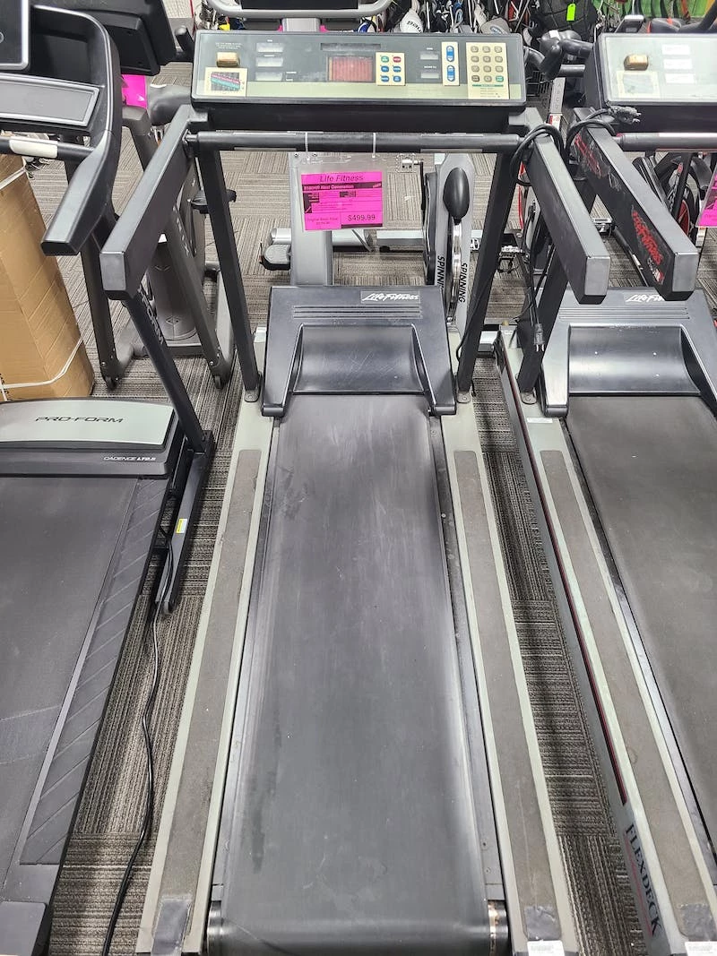 Free Shipping - Life Fitness 9100HR Exercise & Fitness / Treadmills