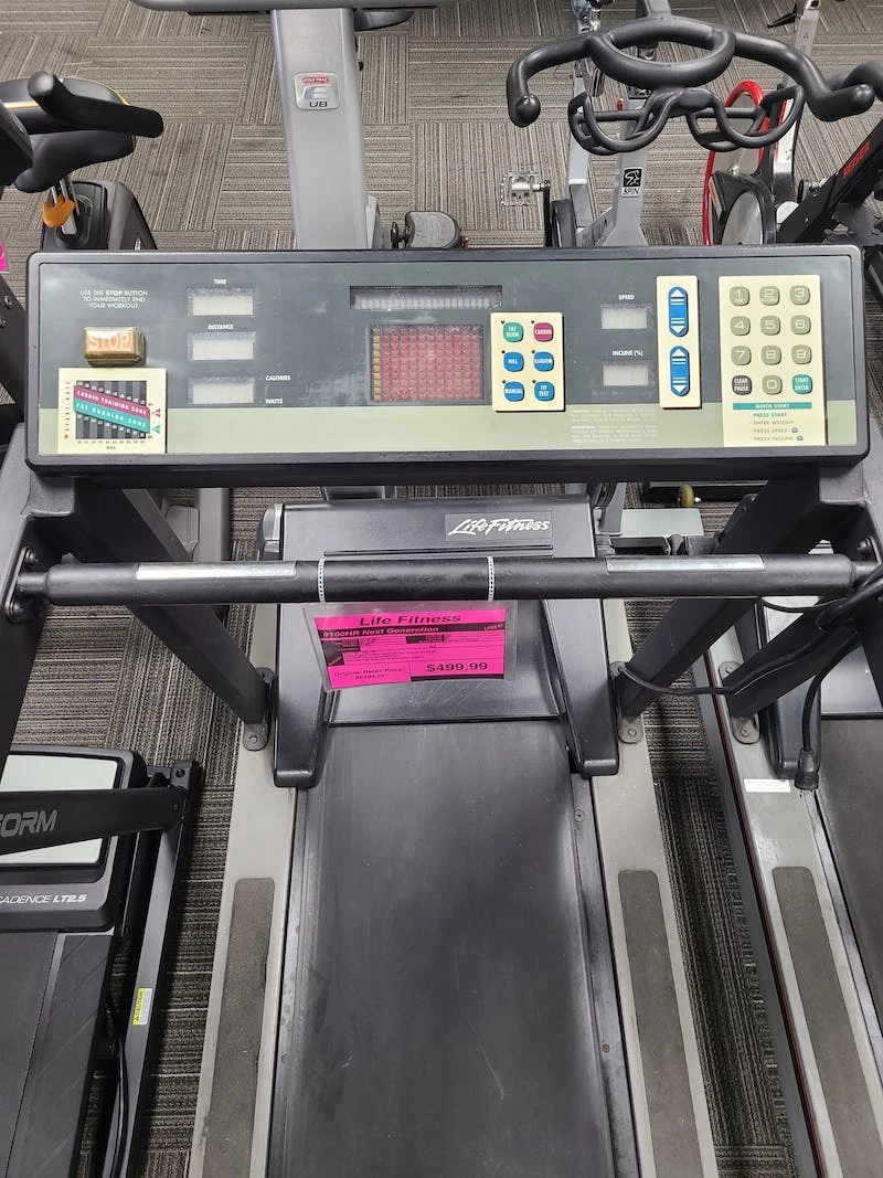 Free Shipping - Life Fitness 9100HR Exercise & Fitness / Treadmills - Image 2