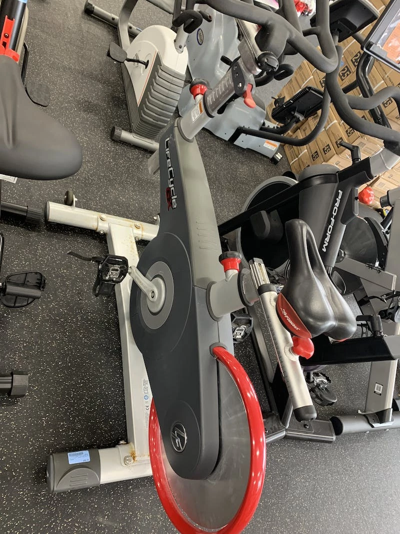 Free Shipping - Used Life Fitness LIFE CYCLE GX Magnet Exercise & Fitness / Stationary Bikes