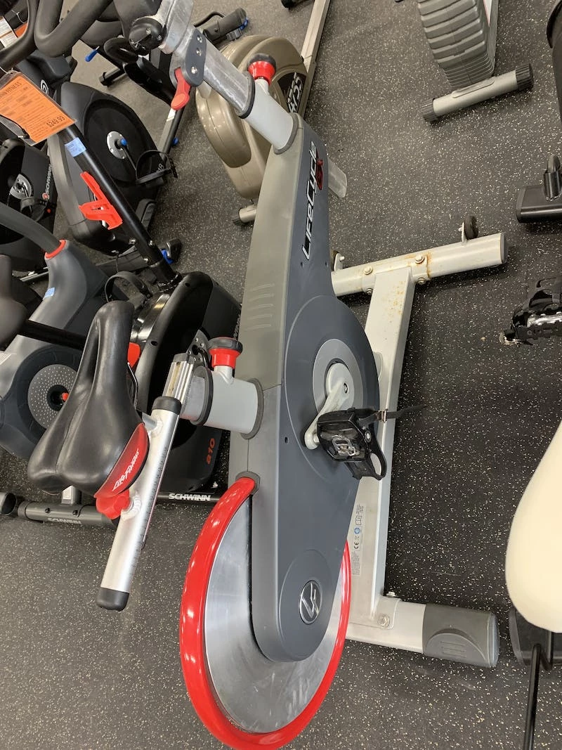 Free Shipping - Used Life Fitness LIFE CYCLE GX Magnet Exercise & Fitness / Stationary Bikes - Image 2