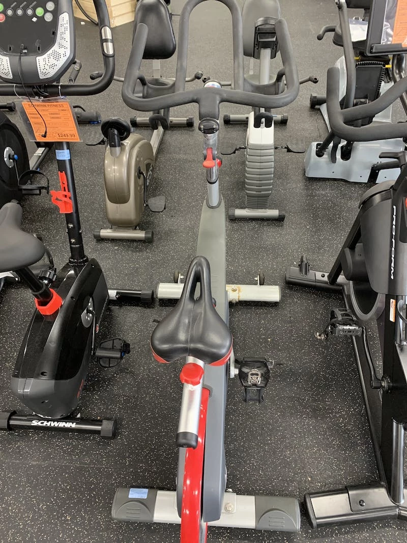 Free Shipping - Used Life Fitness LIFE CYCLE GX Magnet Exercise & Fitness / Stationary Bikes - Image 3